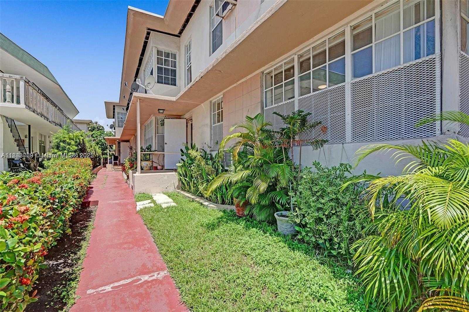 Small Image of 6860 Abbott Ave, Miami Beach, FL 33141, USA Number 9