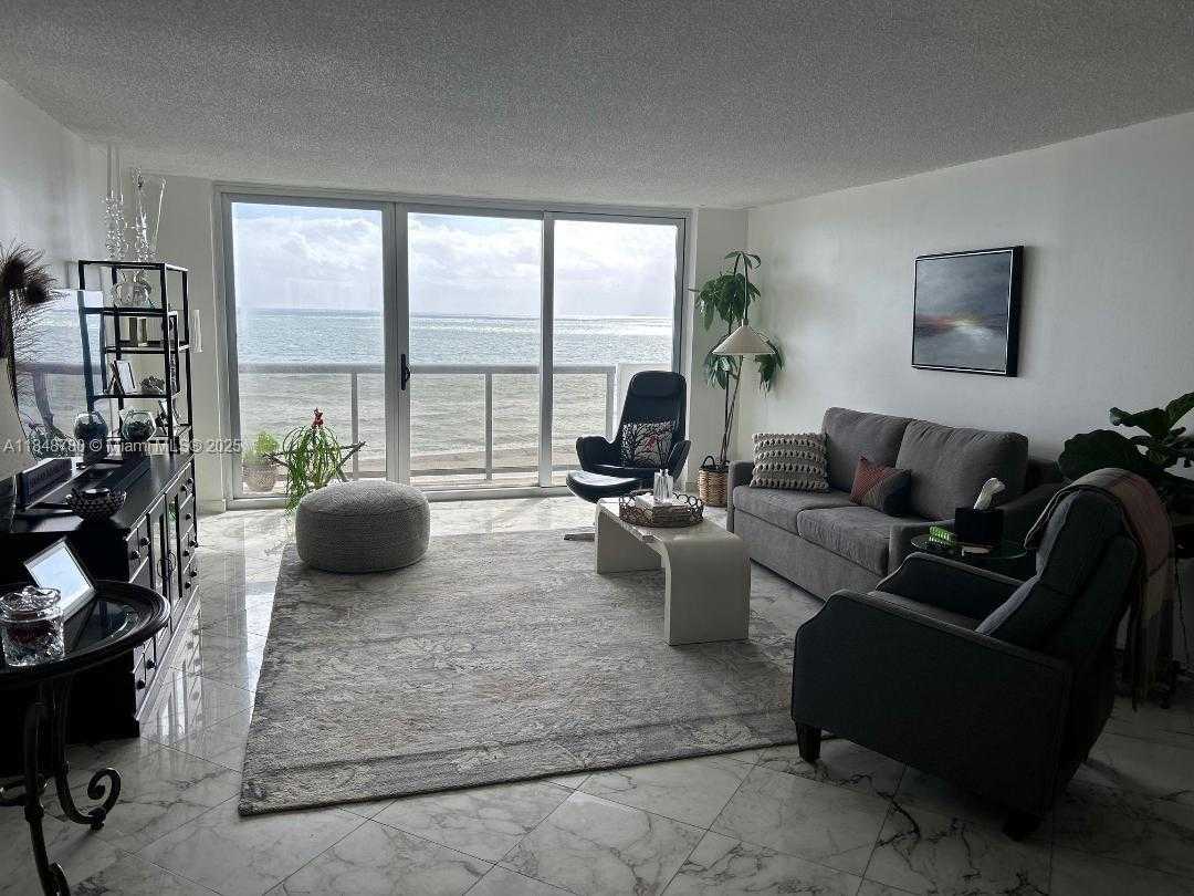 Small Image of 6039 COLLINS AVE #826, Miami Beach Number 3