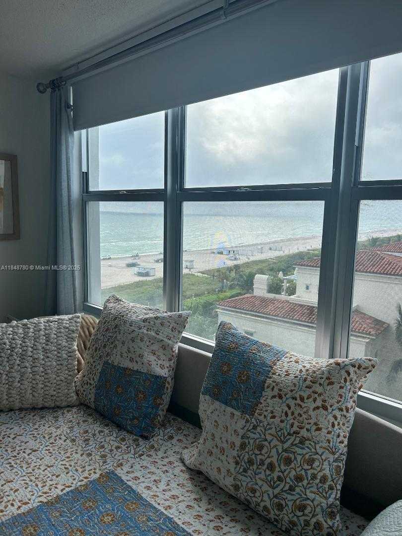 Small Image of 6039 COLLINS AVE #826, Miami Beach Number 4