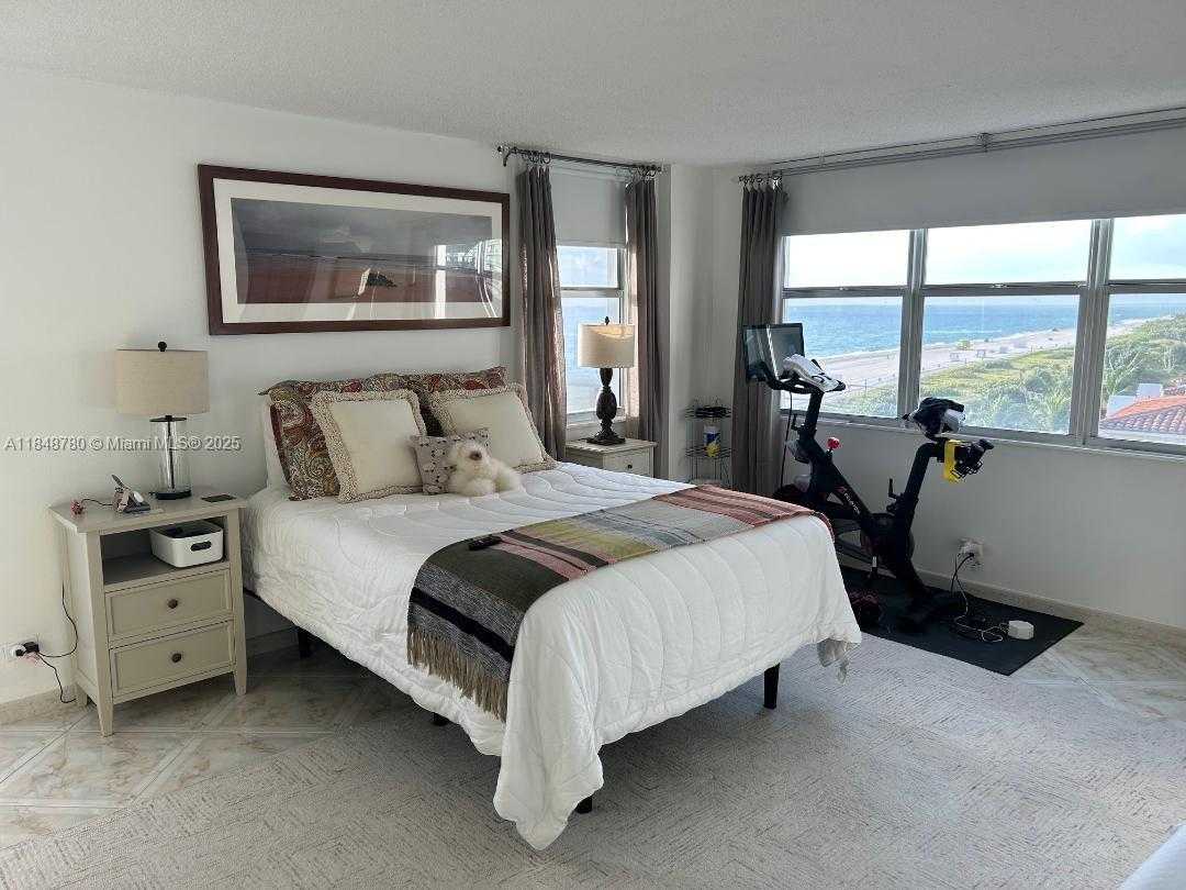 Small Image of 6039 COLLINS AVE #826, Miami Beach Number 5