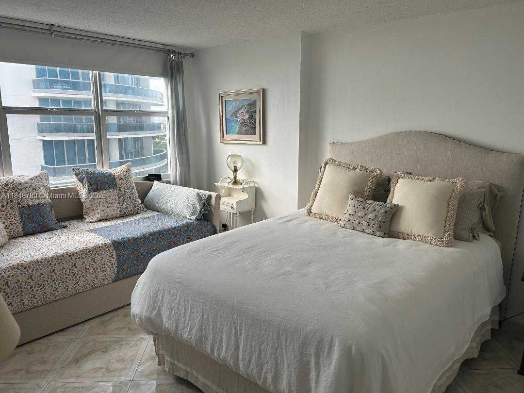 Small Image of 6039 COLLINS AVE #826, Miami Beach Number 8