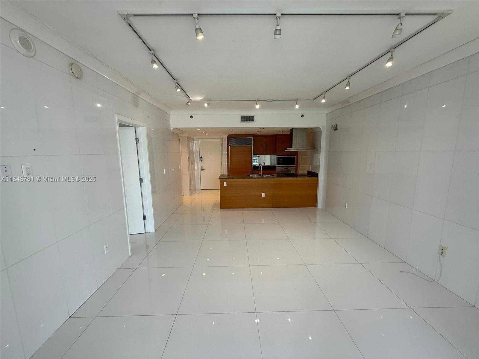 Small Image of 485 BRICKELL AVE #3303, Miami Number 10