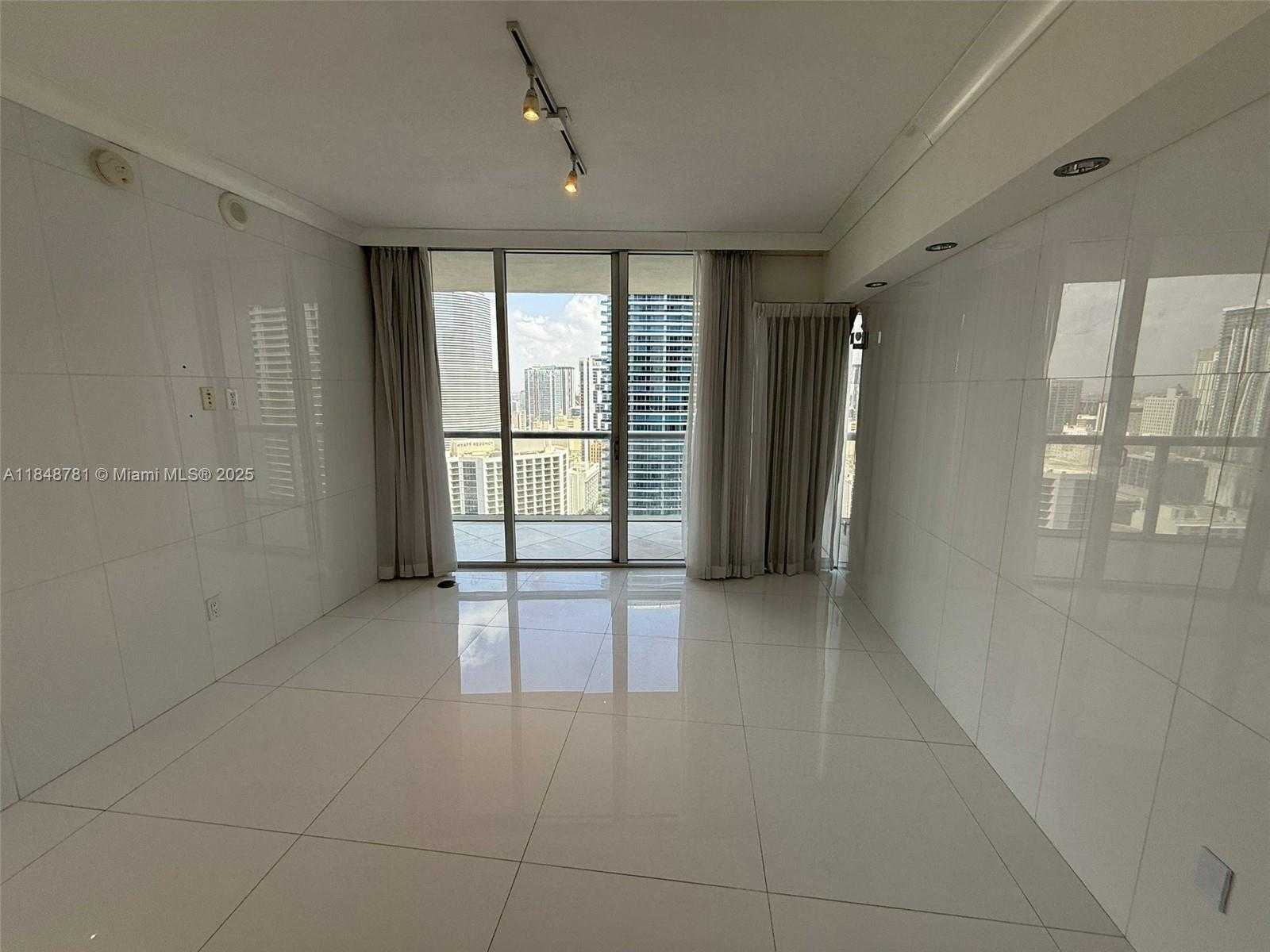Small Image of 485 BRICKELL AVE #3303, Miami Number 11