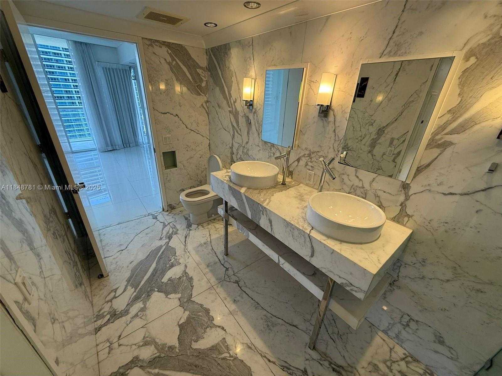 Small Image of 485 BRICKELL AVE #3303, Miami Number 14