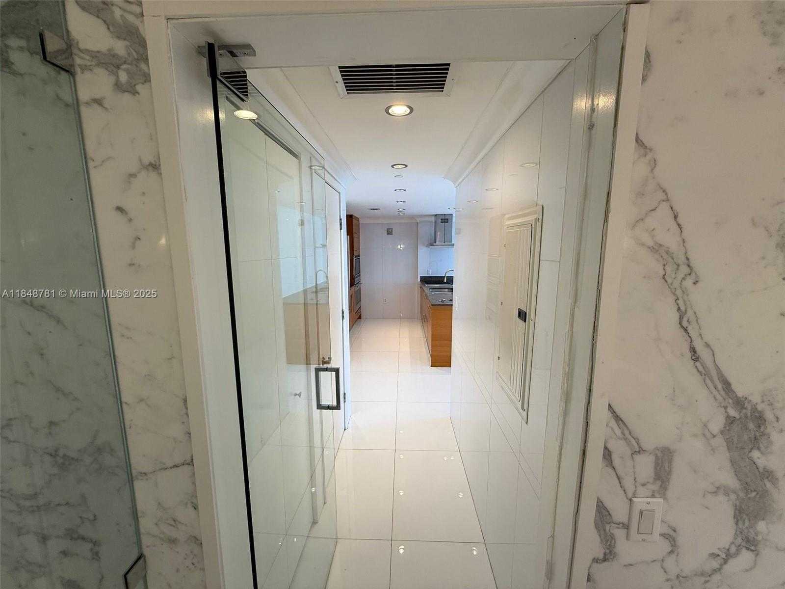 Small Image of 485 BRICKELL AVE #3303, Miami Number 16