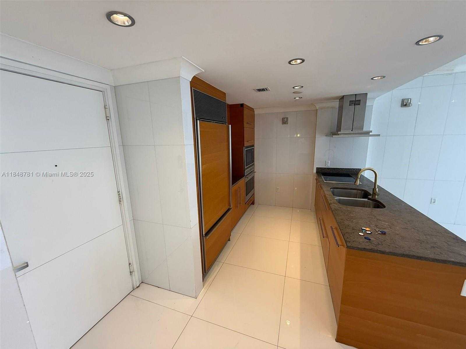 Small Image of 485 BRICKELL AVE #3303, Miami Number 18