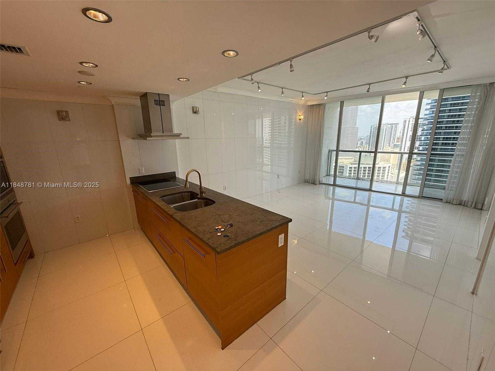 Small Image of 485 BRICKELL AVE #3303, Miami Number 19