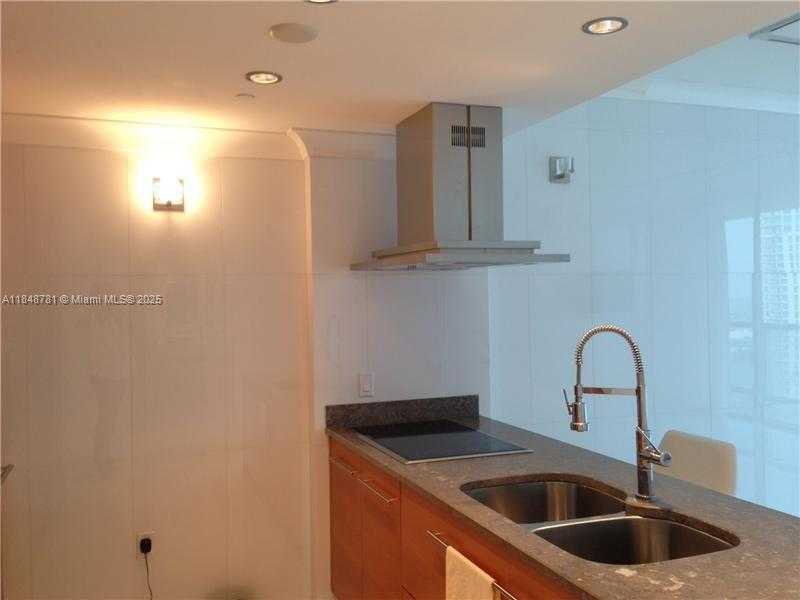 Small Image of 485 BRICKELL AVE #3303, Miami Number 2
