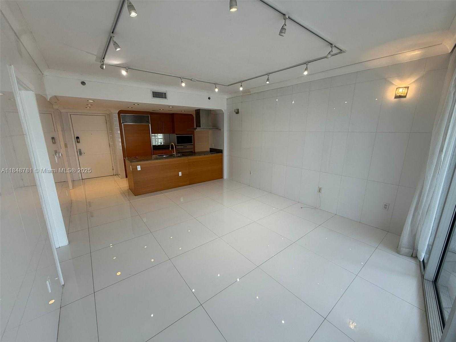 Small Image of 485 BRICKELL AVE #3303, Miami Number 7