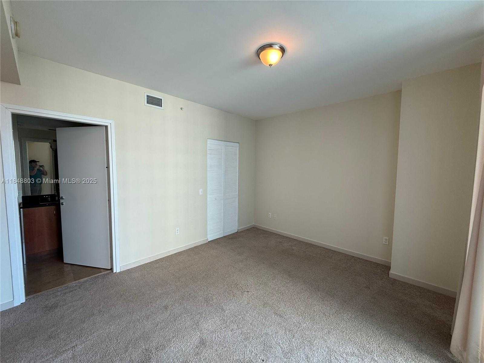 Small Image of 300 SOUTH BISCAYNE BLVD #T-1805, Miami Number 12