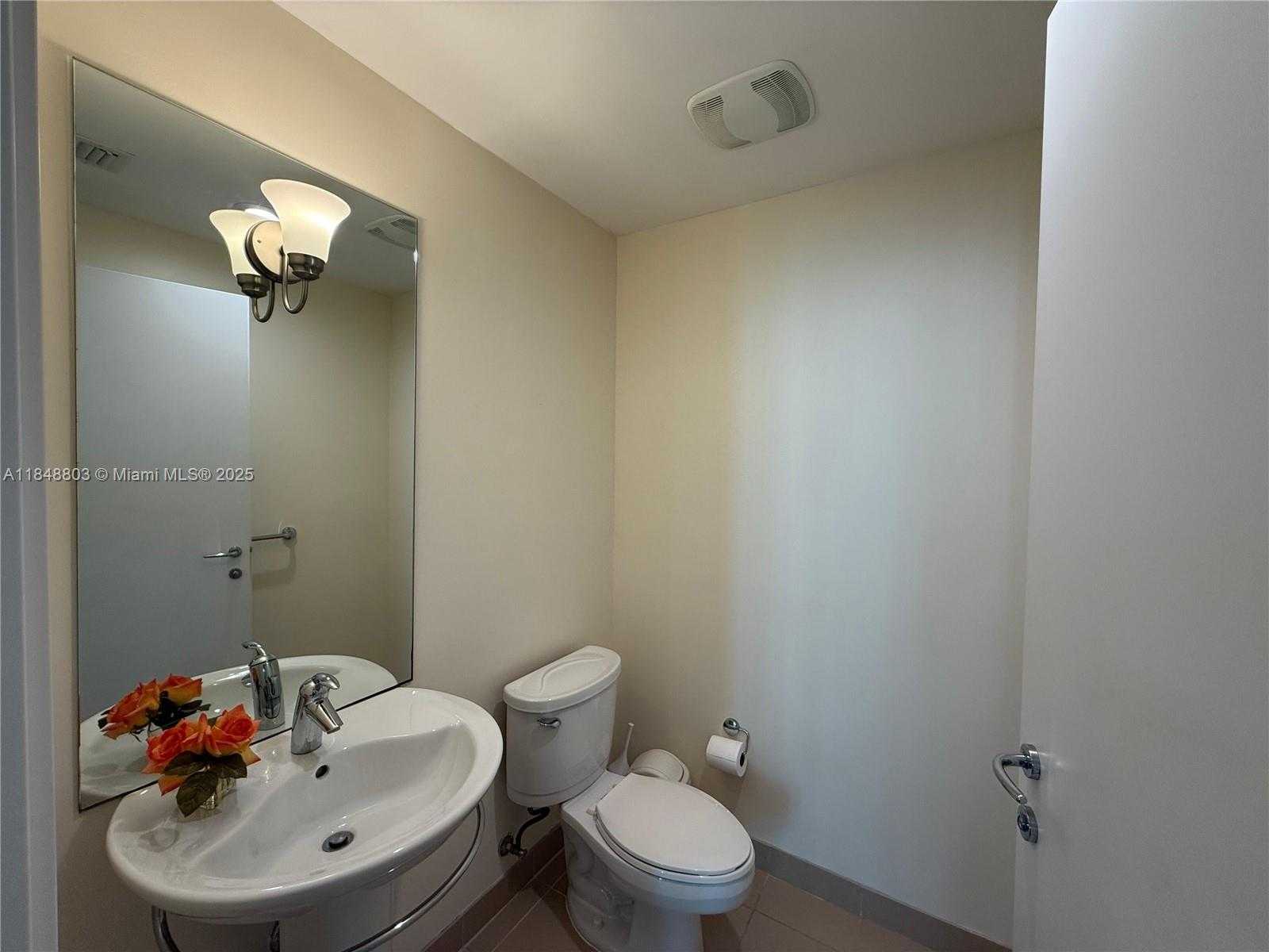 Small Image of 300 SOUTH BISCAYNE BLVD #T-1805, Miami Number 16