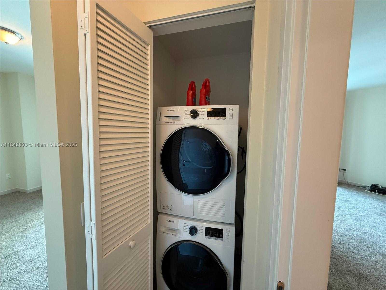 Small Image of 300 SOUTH BISCAYNE BLVD #T-1805, Miami Number 17