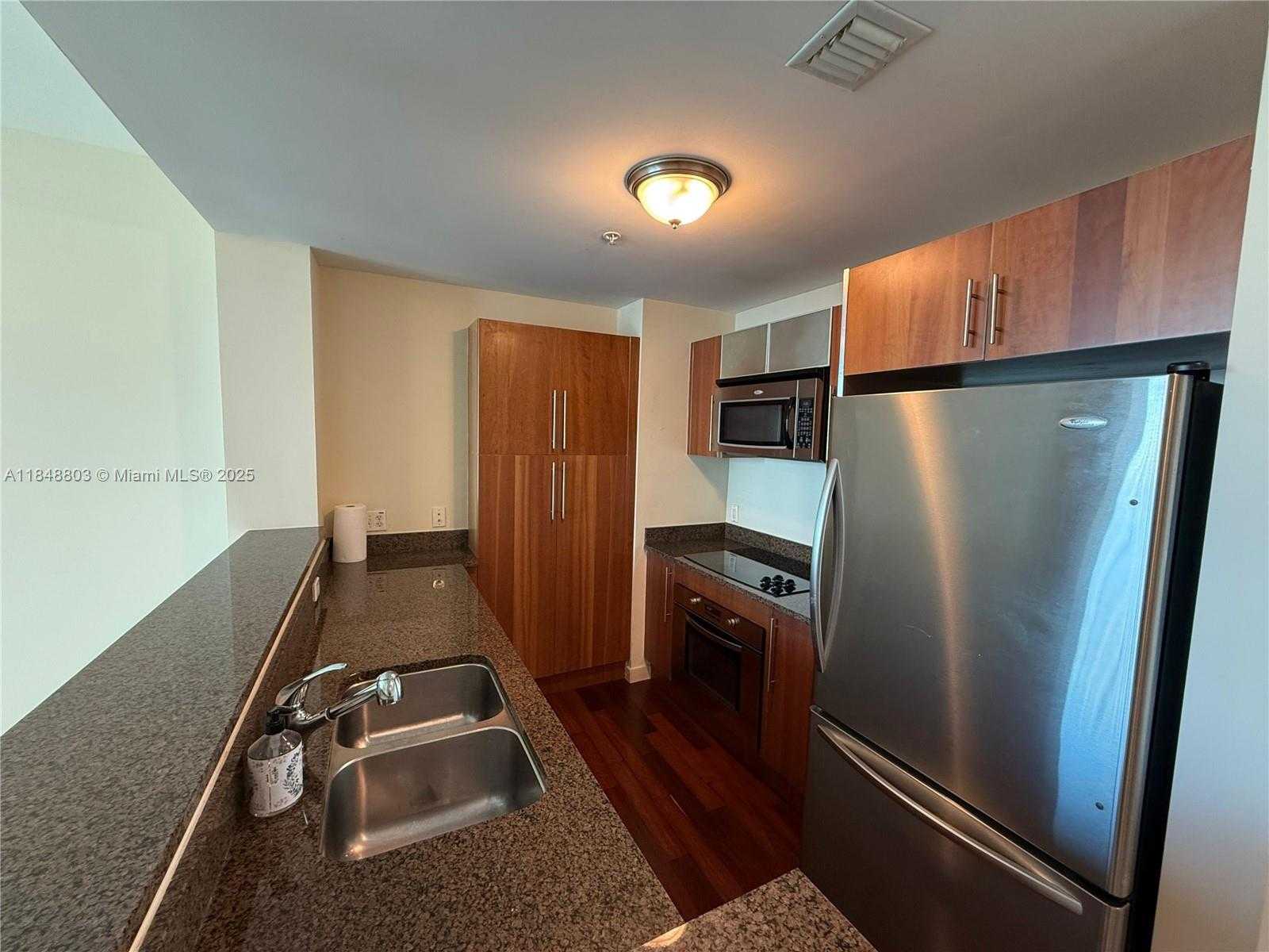 Small Image of 300 SOUTH BISCAYNE BLVD #T-1805, Miami Number 3