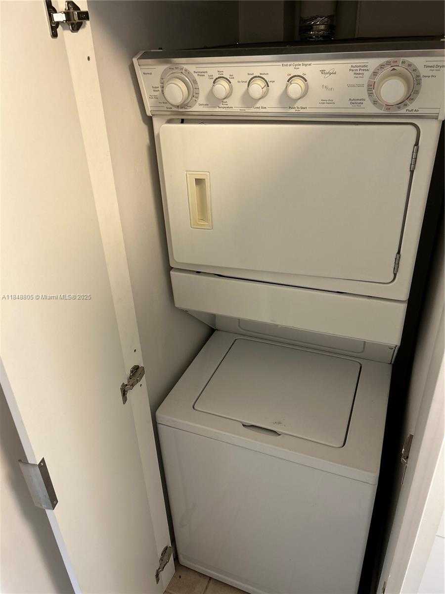 Small Image of 17150 NORTH BAY RD #2215, Sunny Isles Beach Number 14