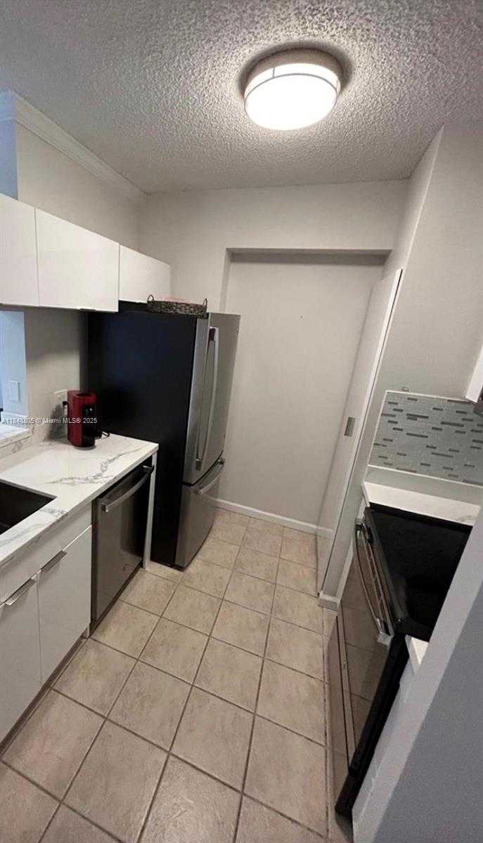 Small Image of 17150 NORTH BAY RD #2215, Sunny Isles Beach Number 4