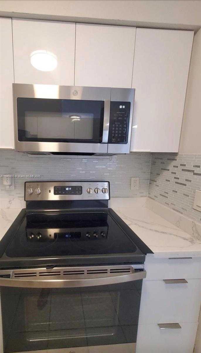 Small Image of 17150 NORTH BAY RD #2215, Sunny Isles Beach Number 5