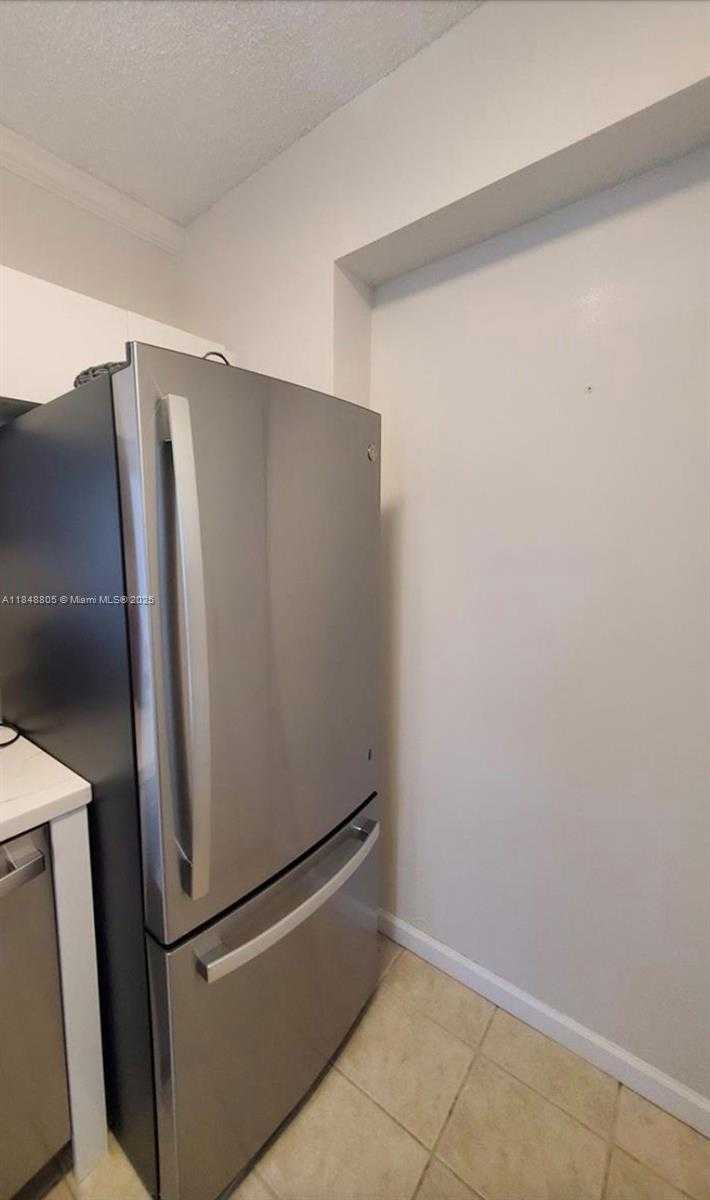 Small Image of 17150 NORTH BAY RD #2215, Sunny Isles Beach Number 7