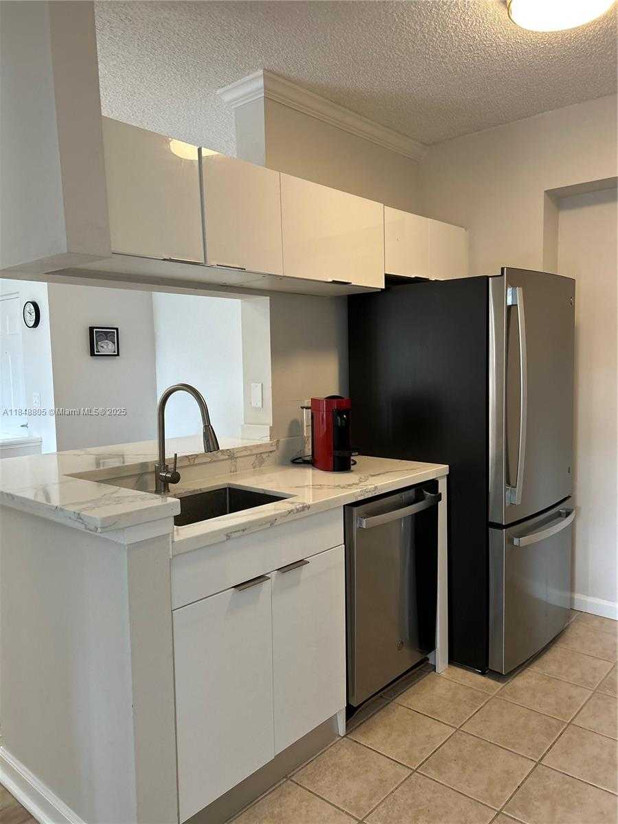 Small Image of 17150 NORTH BAY RD #2215, Sunny Isles Beach Number 8