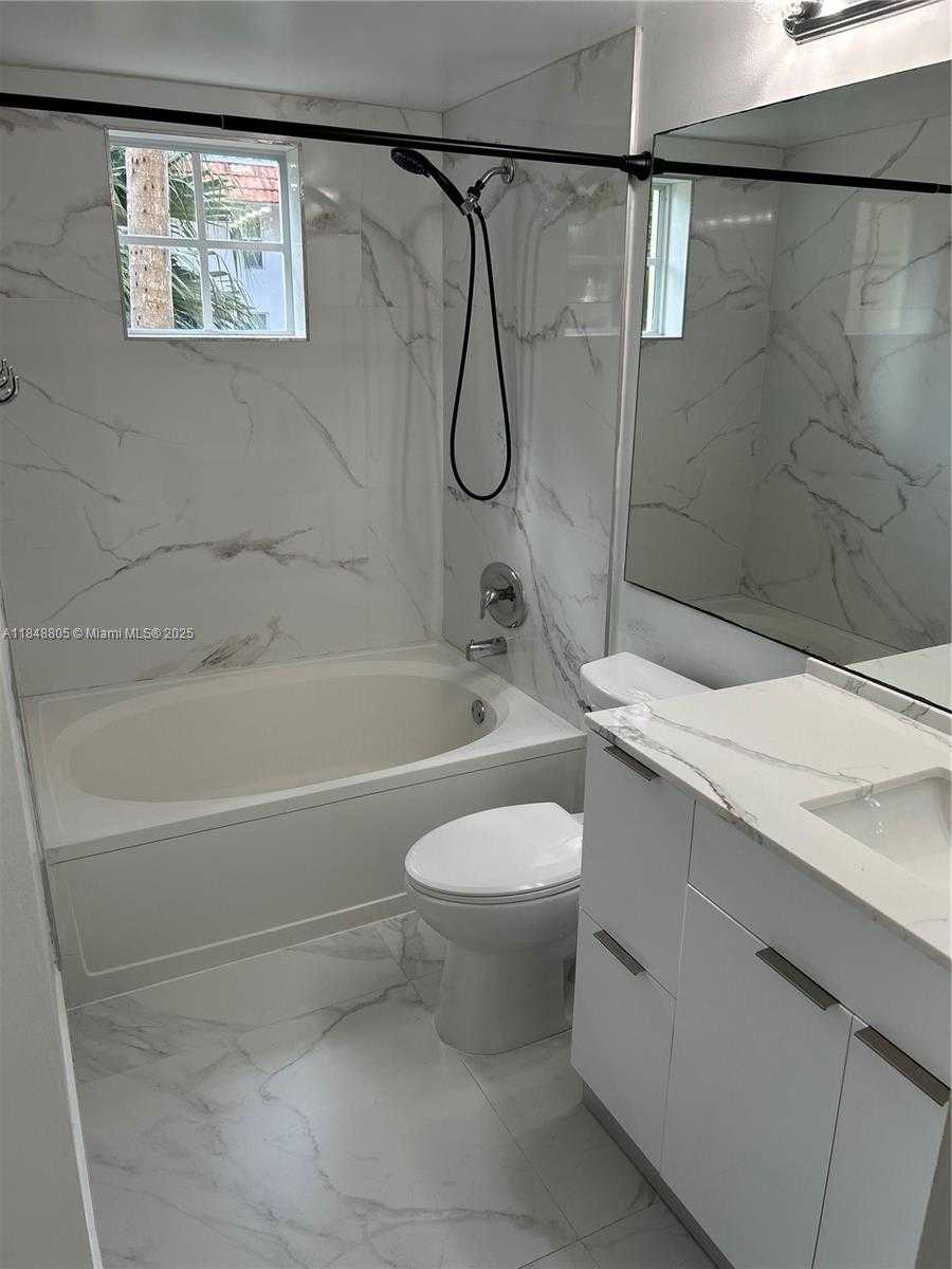 Small Image of 17150 NORTH BAY RD #2215, Sunny Isles Beach Number 9