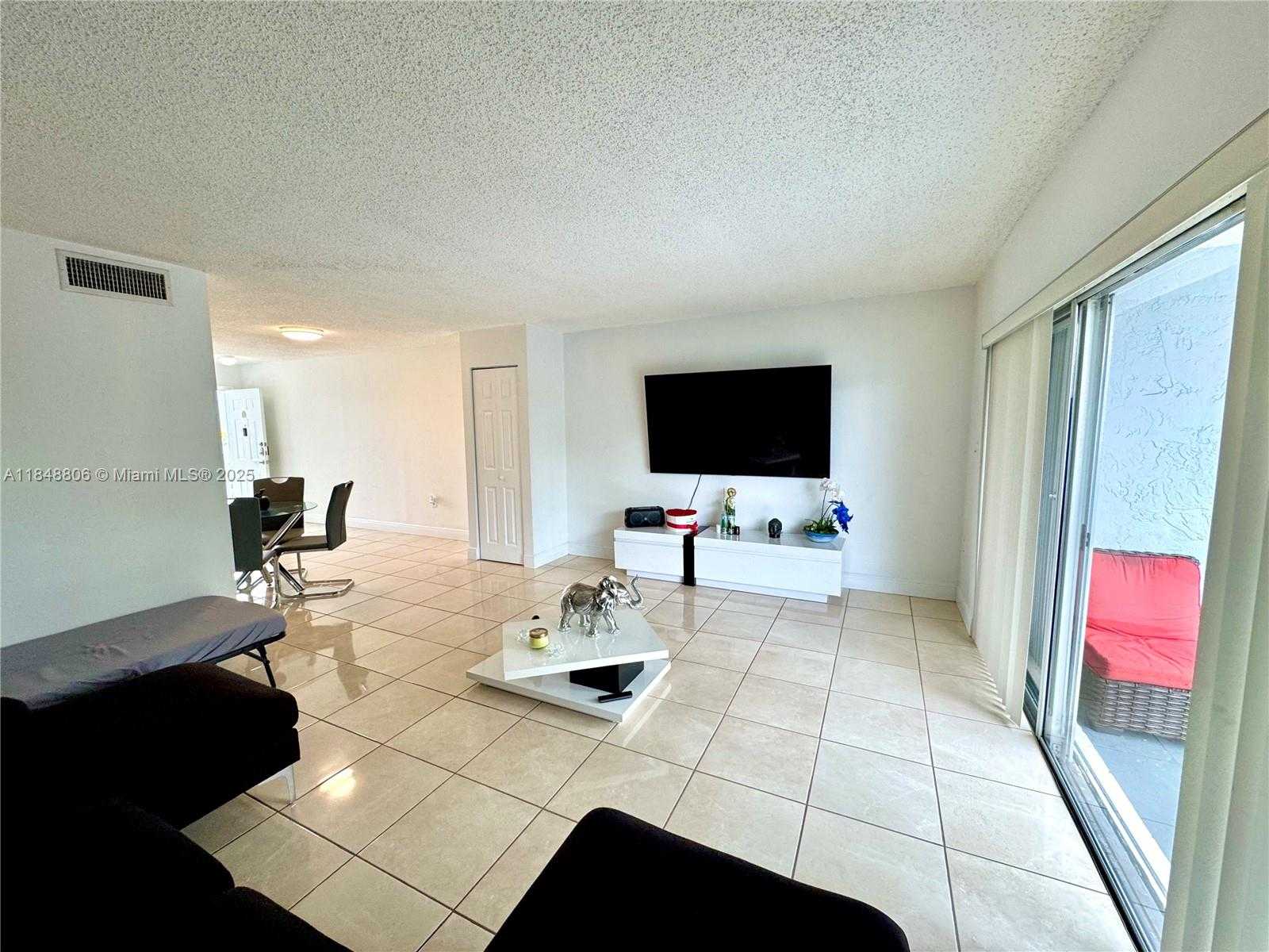 Small Image of 9357 FONTAINEBLEAU BLVD #D311, Miami Number 10
