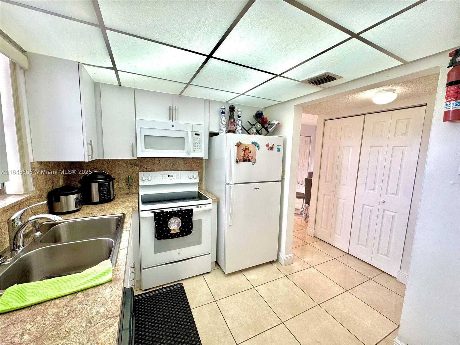 Small Image of 9357 FONTAINEBLEAU BLVD #D311, Miami Number 14
