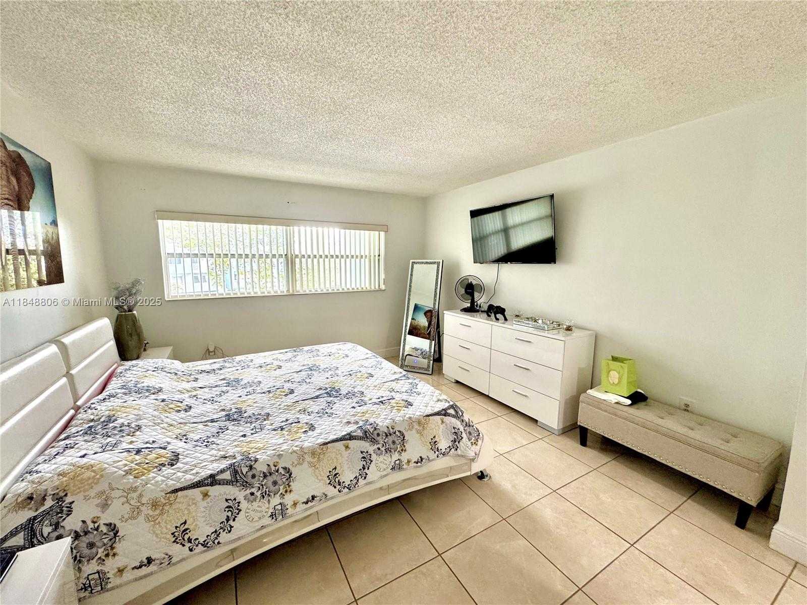 Small Image of 9357 FONTAINEBLEAU BLVD #D311, Miami Number 16