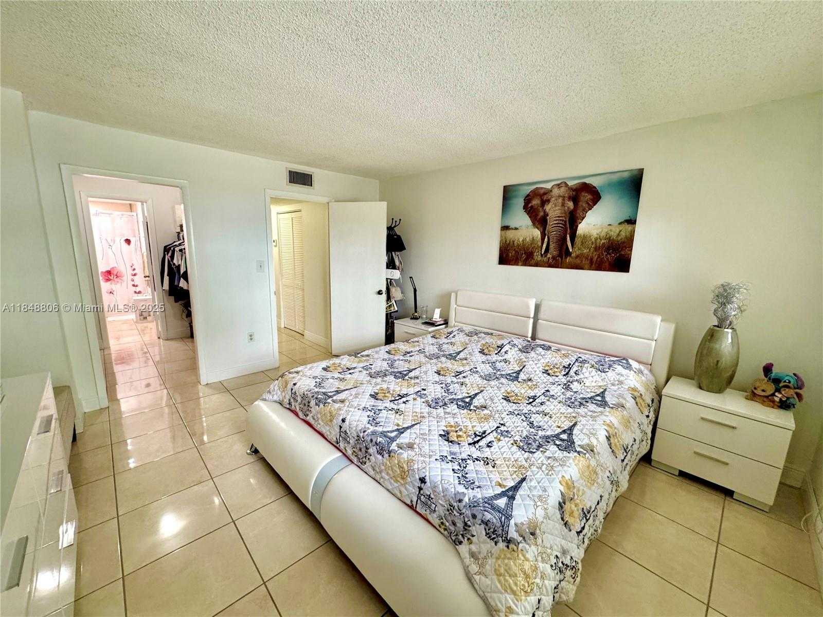 Small Image of 9357 FONTAINEBLEAU BLVD #D311, Miami Number 17