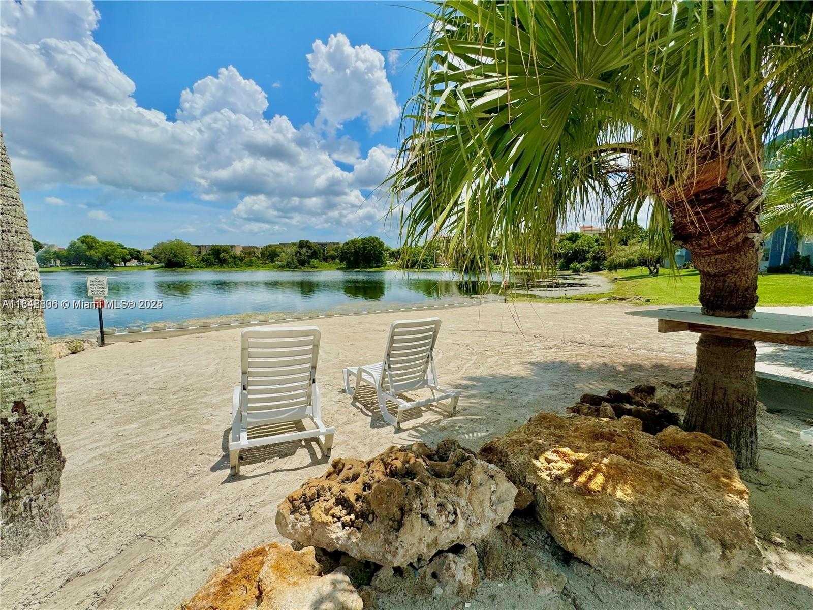 Small Image of 9357 FONTAINEBLEAU BLVD #D311, Miami Number 2