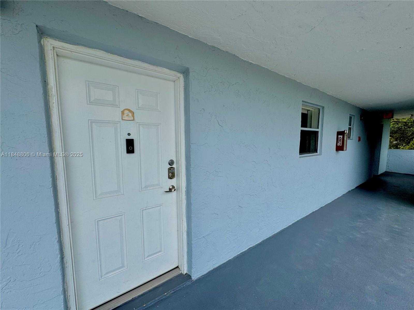 Small Image of 9357 FONTAINEBLEAU BLVD #D311, Miami Number 4