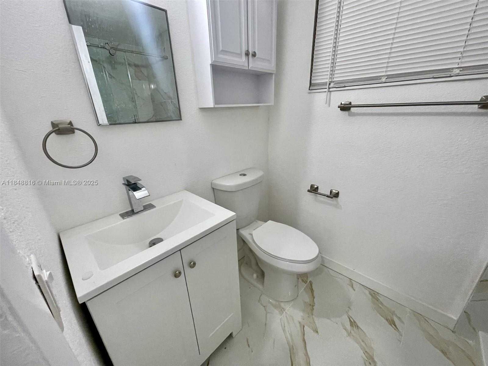 Small Image of 218 SANTILLANE AVE #3, Coral Gables Number 12