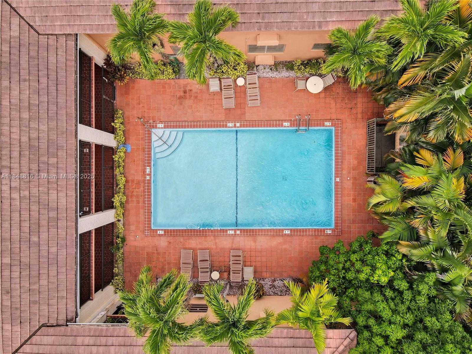 Small Image of 218 SANTILLANE AVE #3, Coral Gables Number 2