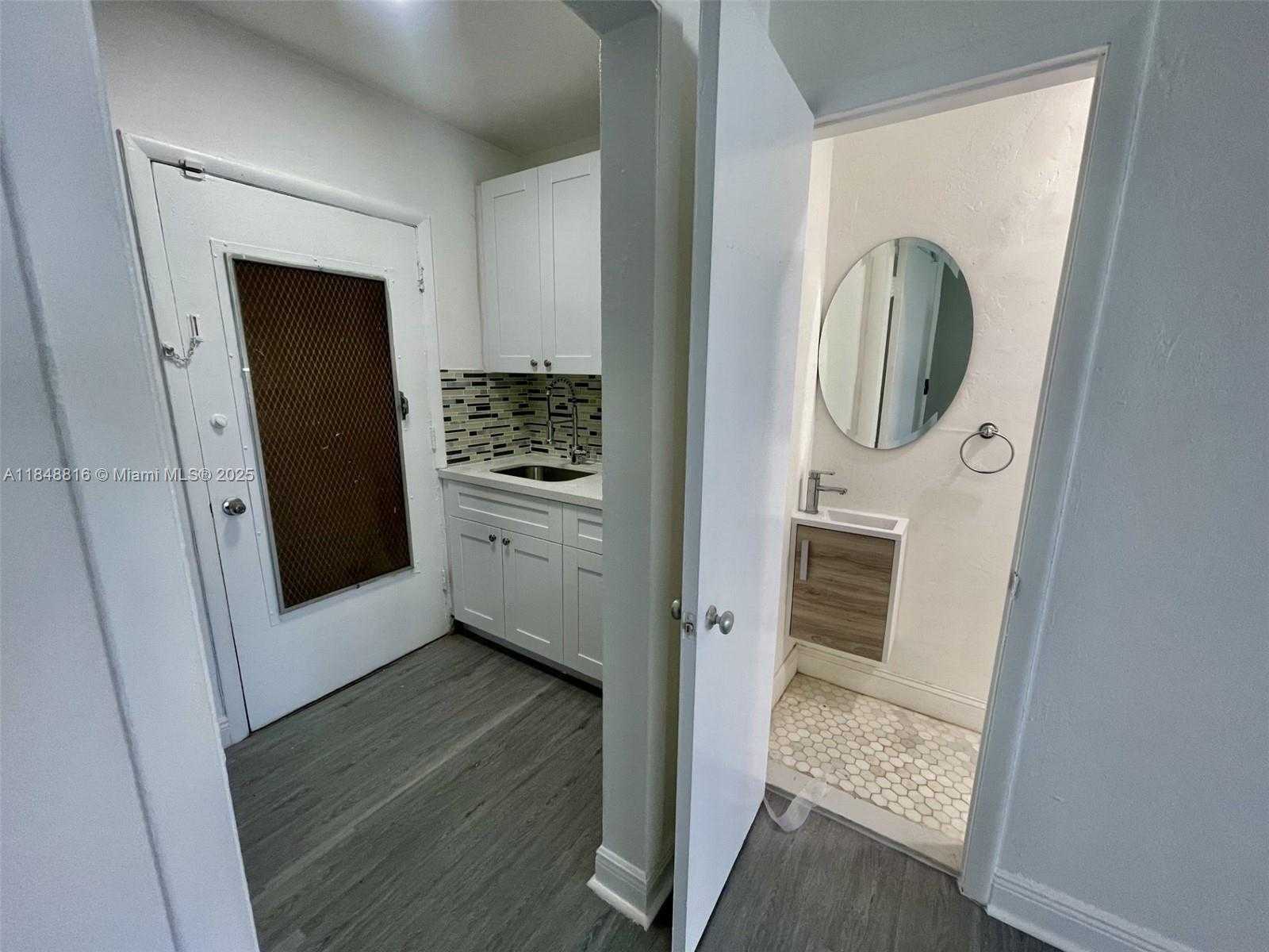 Small Image of 218 SANTILLANE AVE #3, Coral Gables Number 4