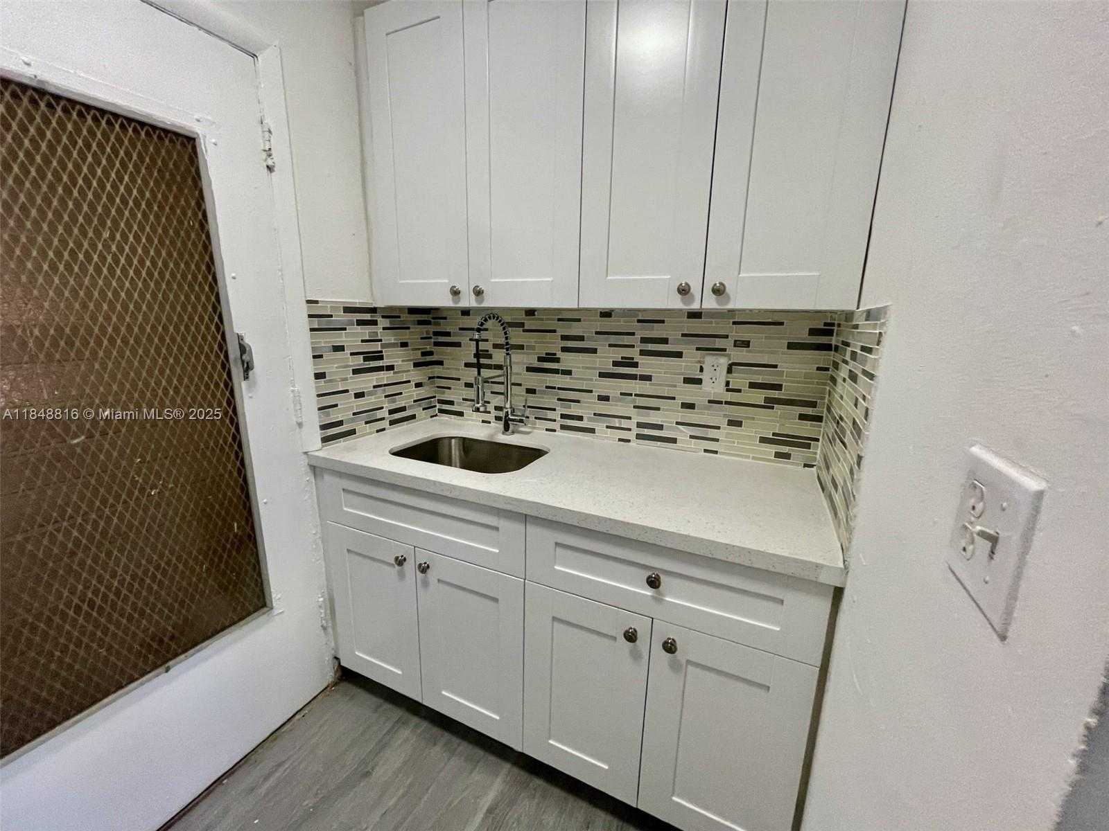 Small Image of 218 SANTILLANE AVE #3, Coral Gables Number 5