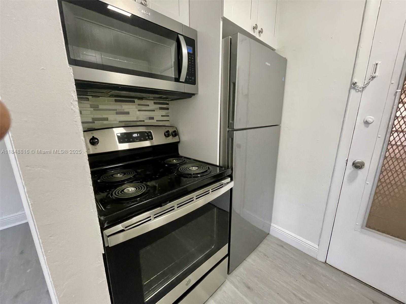 Small Image of 218 SANTILLANE AVE #3, Coral Gables Number 6