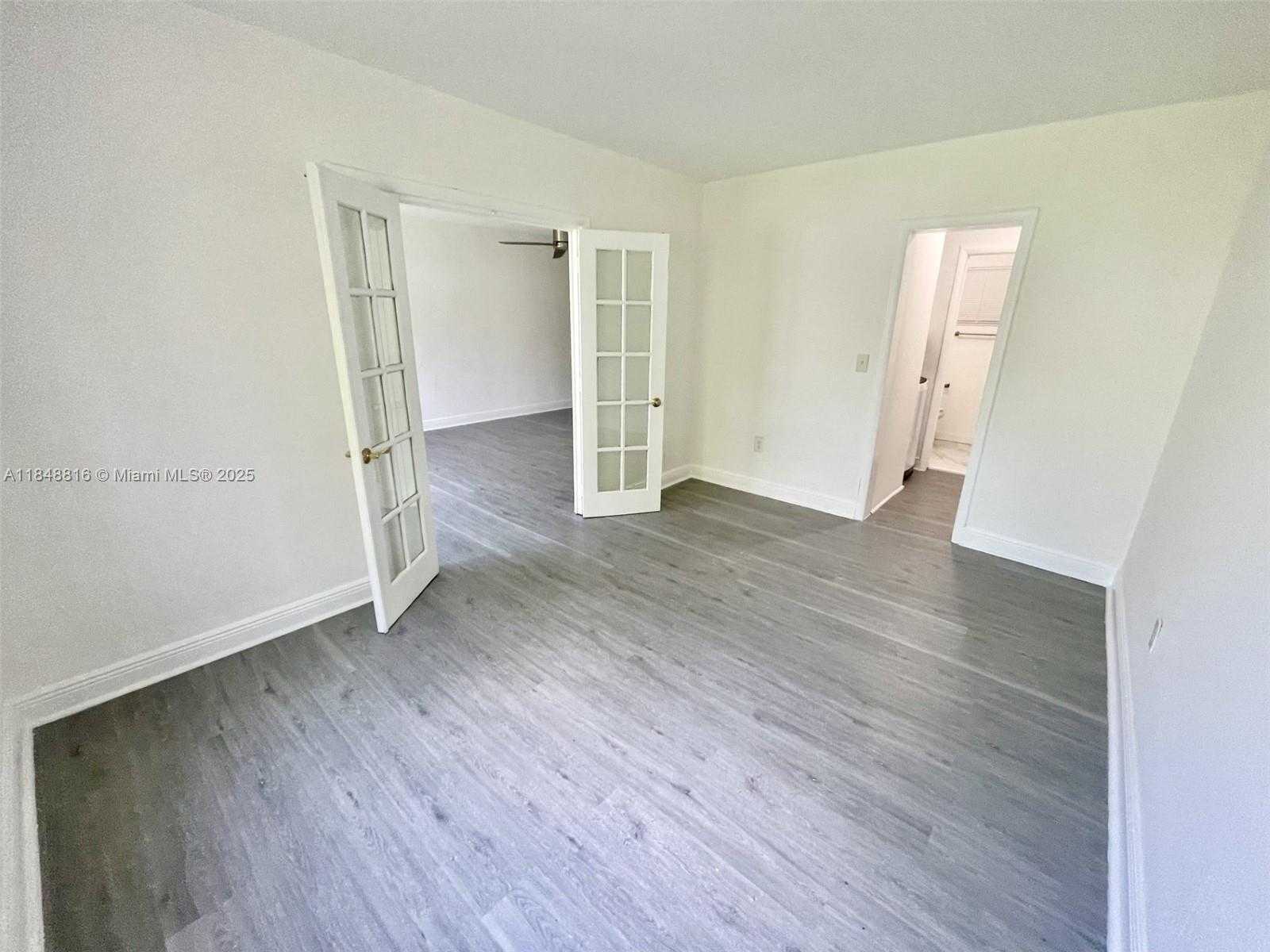 Small Image of 218 SANTILLANE AVE #3, Coral Gables Number 8