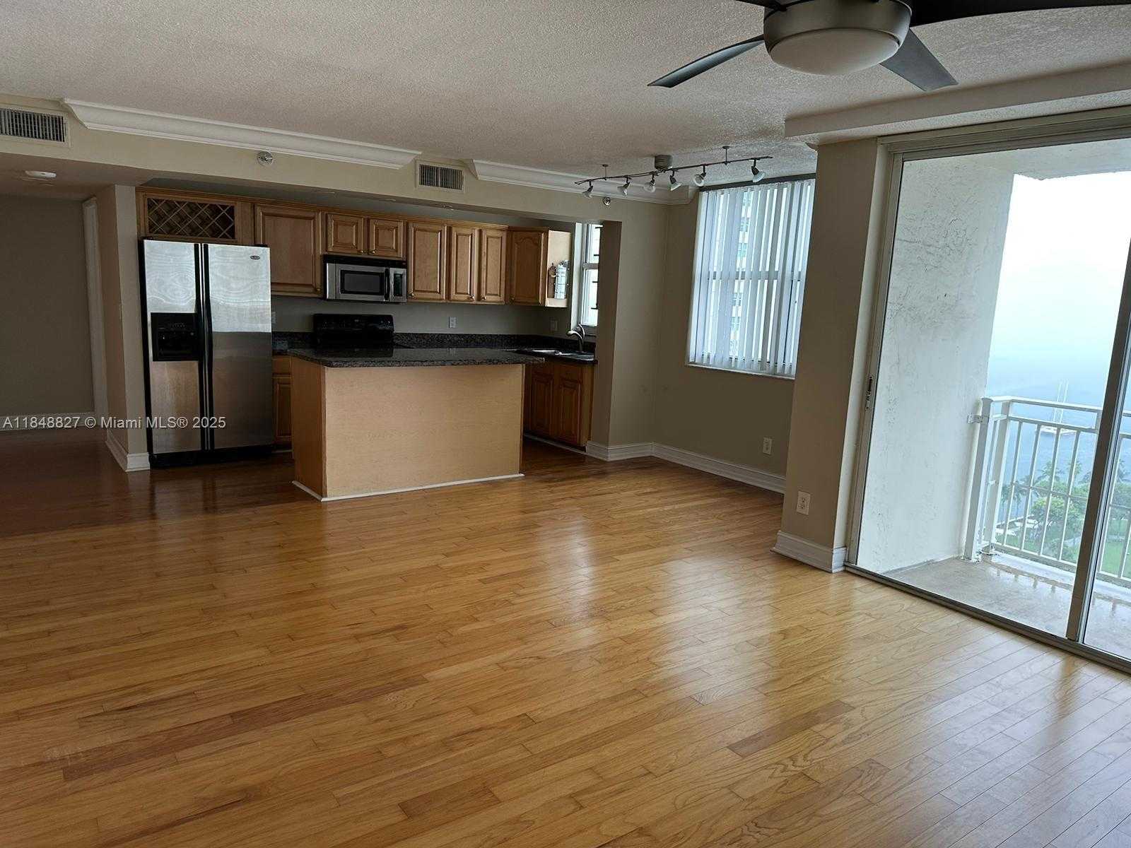 Small Image of 770 CLAUGHTON ISLAND DR #2002, Miami Number 10