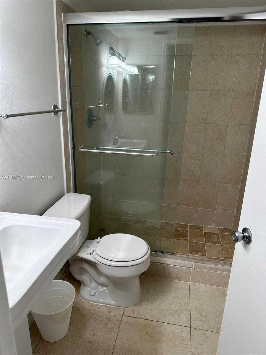 Small Image of 770 CLAUGHTON ISLAND DR #2002, Miami Number 11