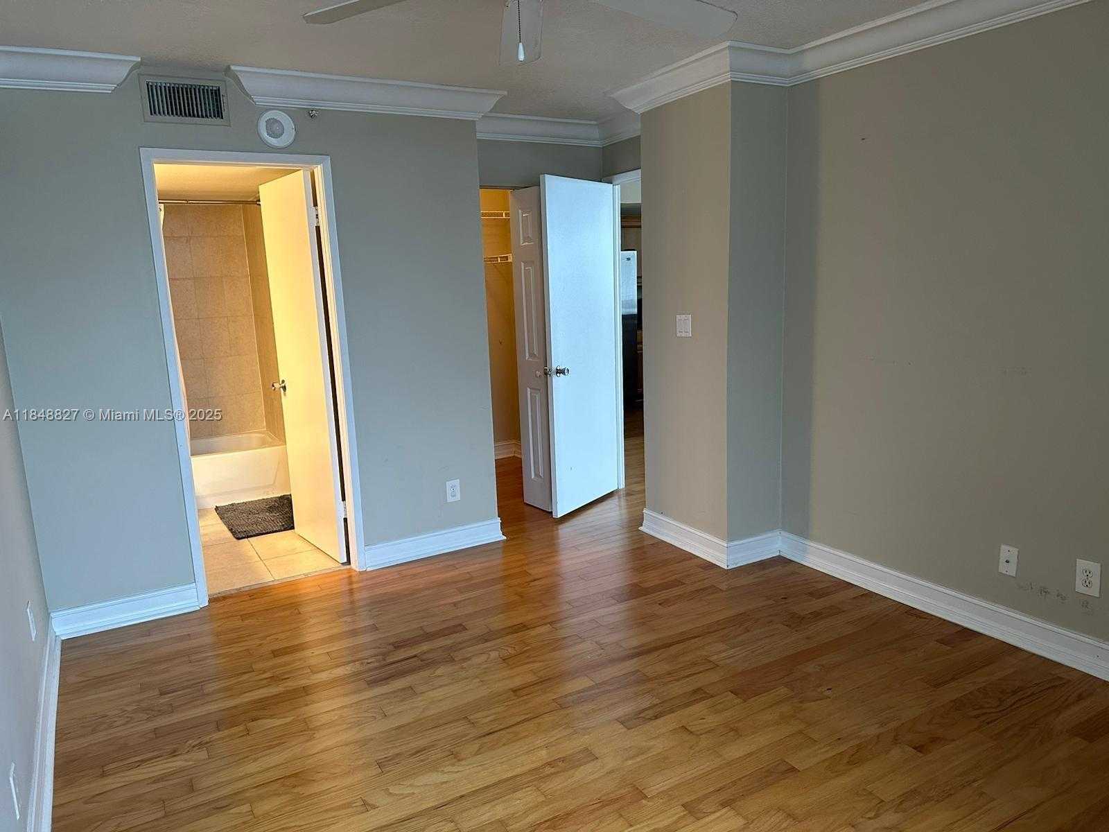 Small Image of 770 CLAUGHTON ISLAND DR #2002, Miami Number 6
