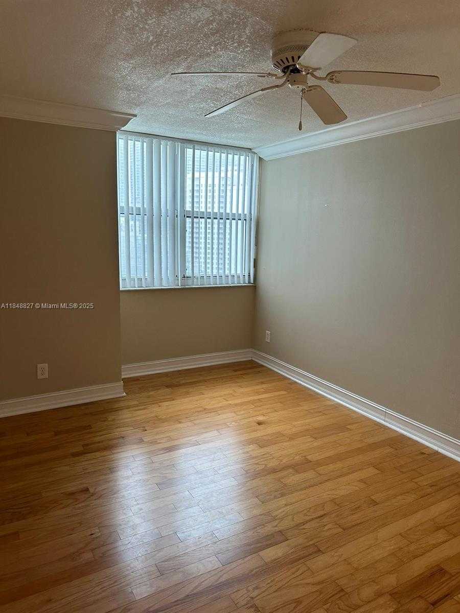 Small Image of 770 CLAUGHTON ISLAND DR #2002, Miami Number 8