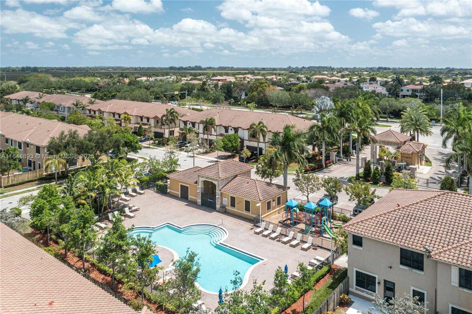 Small Image of 8435 LAKEVIEW TRL, Parkland Number 22