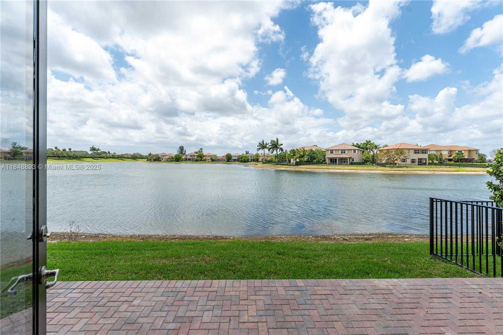 Small Image of 8435 LAKEVIEW TRL, Parkland Number 23