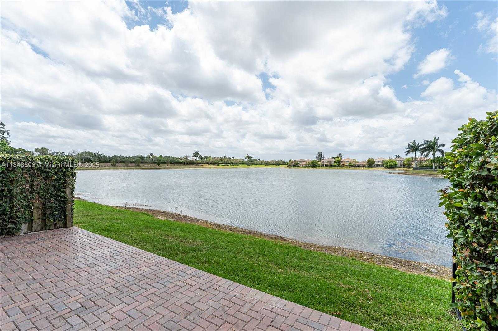 Small Image of 8435 LAKEVIEW TRL, Parkland Number 24