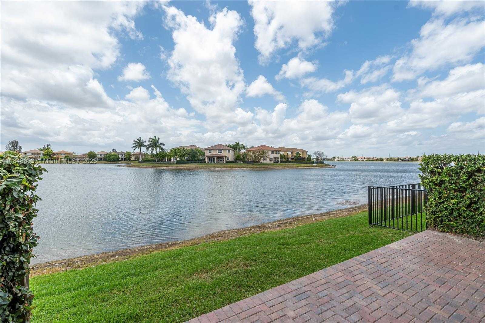 Small Image of 8435 LAKEVIEW TRL, Parkland Number 25
