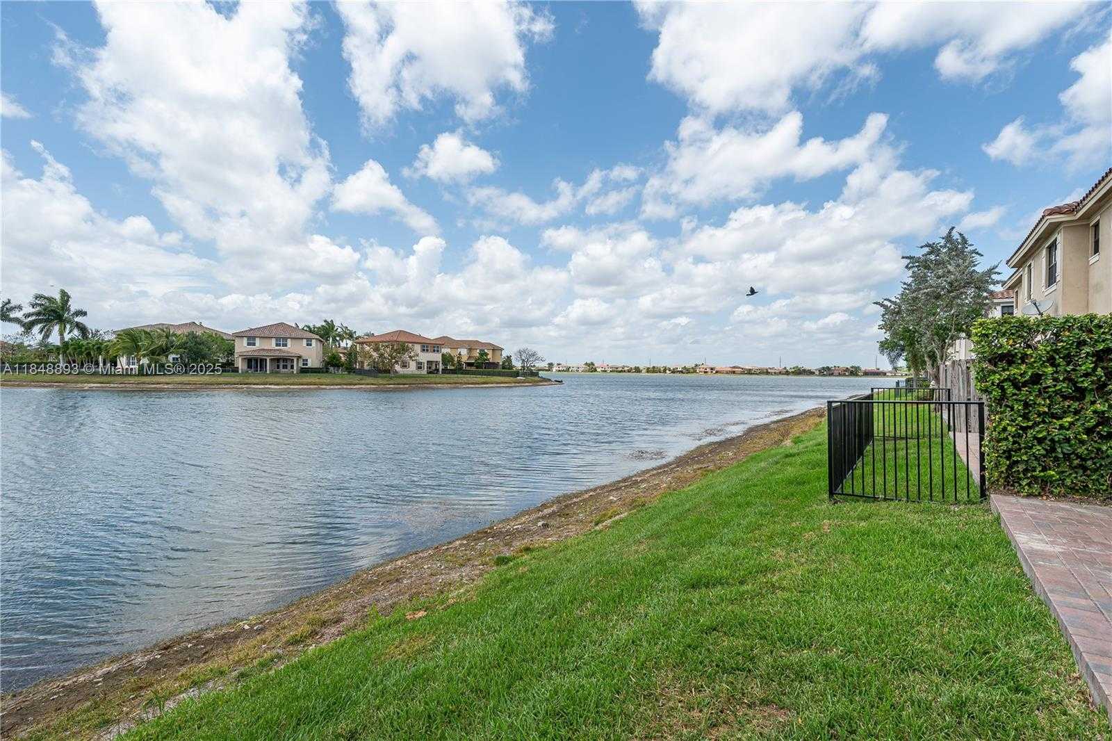 Small Image of 8435 LAKEVIEW TRL, Parkland Number 26