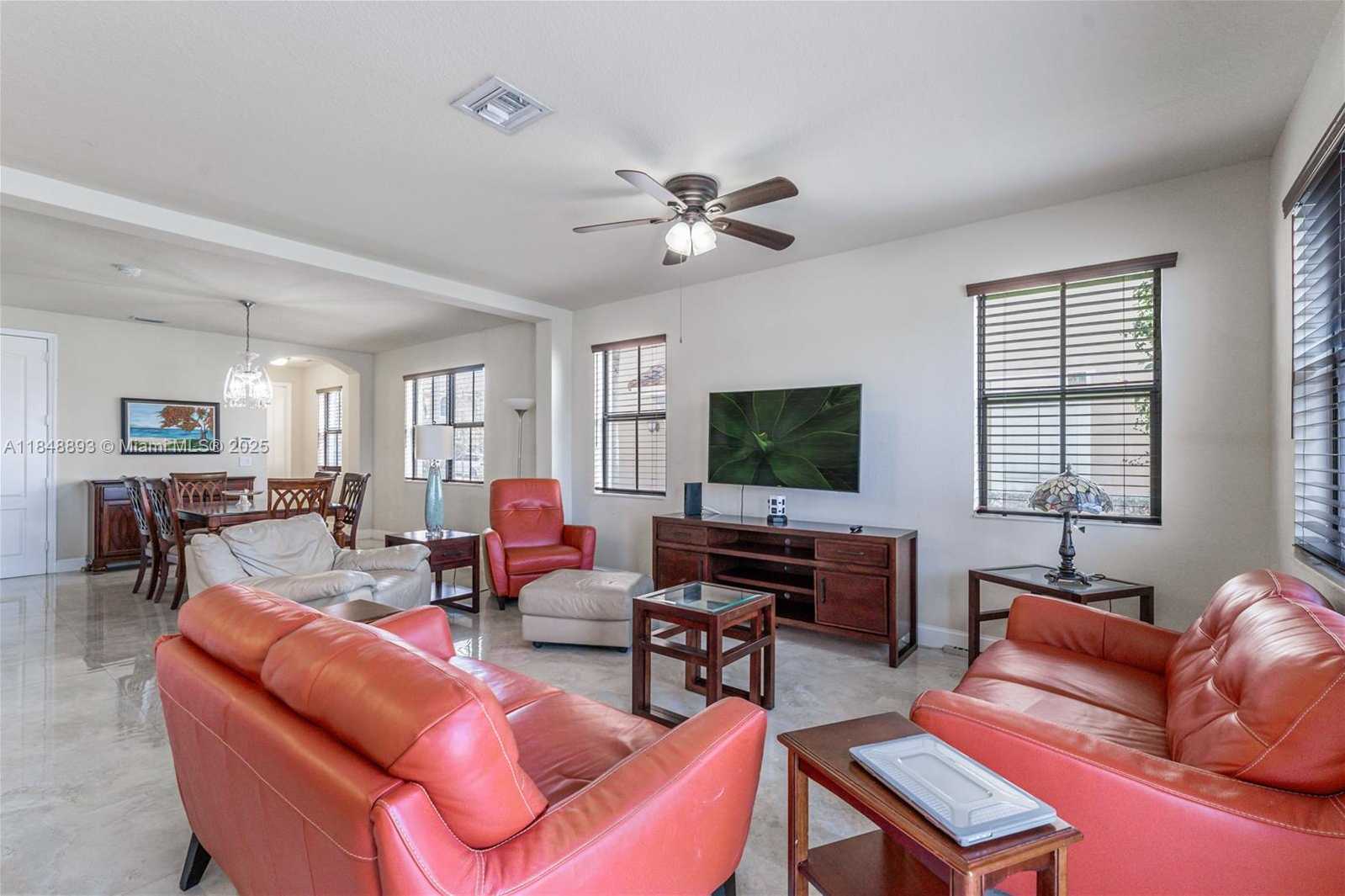 Small Image of 8435 LAKEVIEW TRL, Parkland Number 4