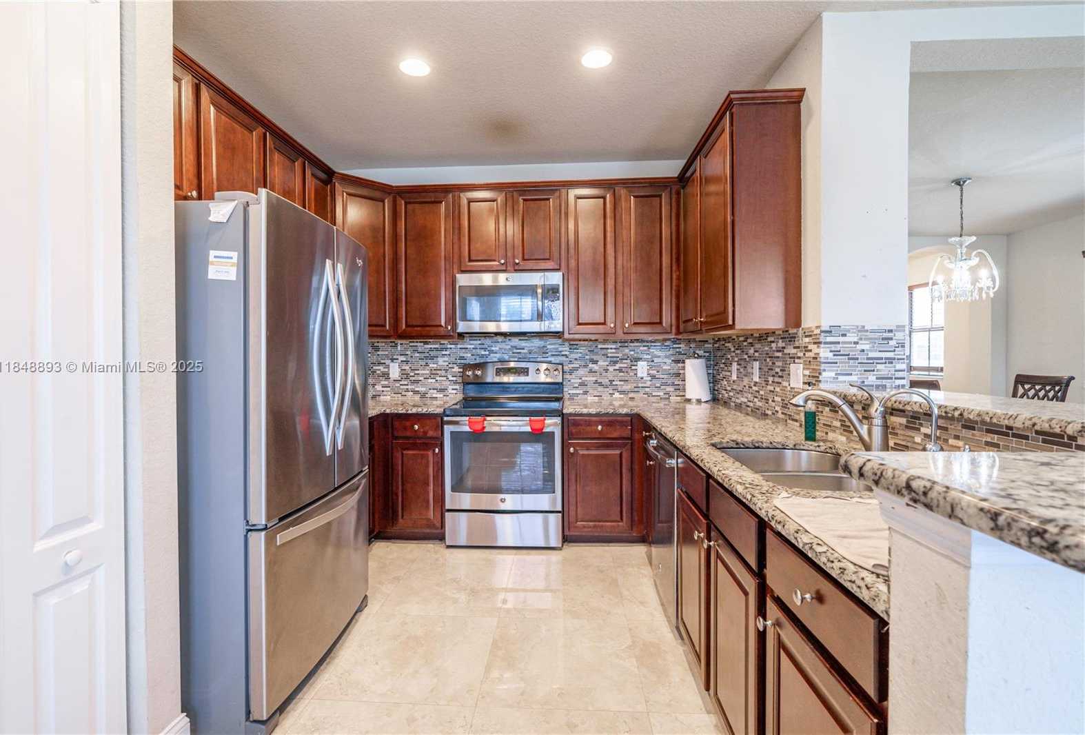 Small Image of 8435 LAKEVIEW TRL, Parkland Number 7
