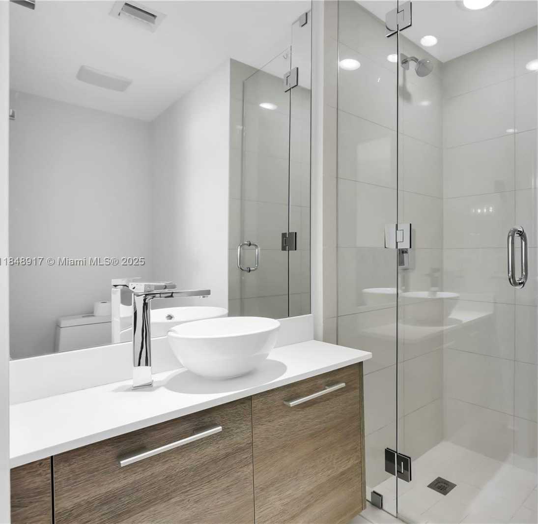 Small Image of 650 NORTH EAST 32ND ST #2604, Miami Number 22