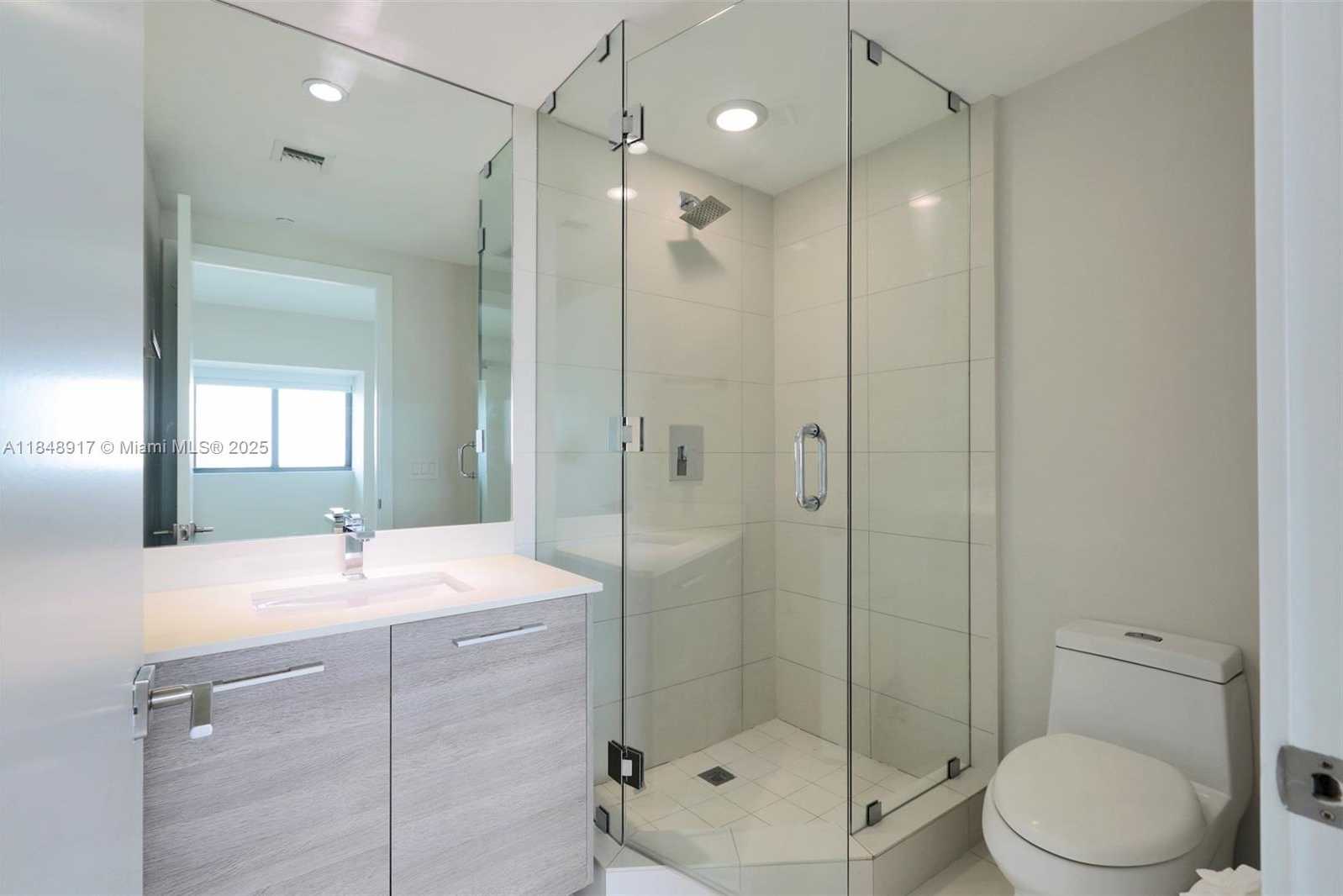 Small Image of 650 NORTH EAST 32ND ST #2604, Miami Number 23