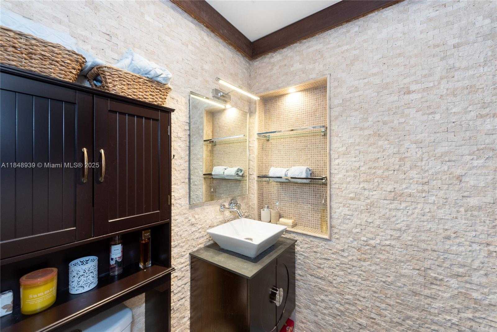 Small Image of 3621 VISCAYA CT, Coral Gables Number 15