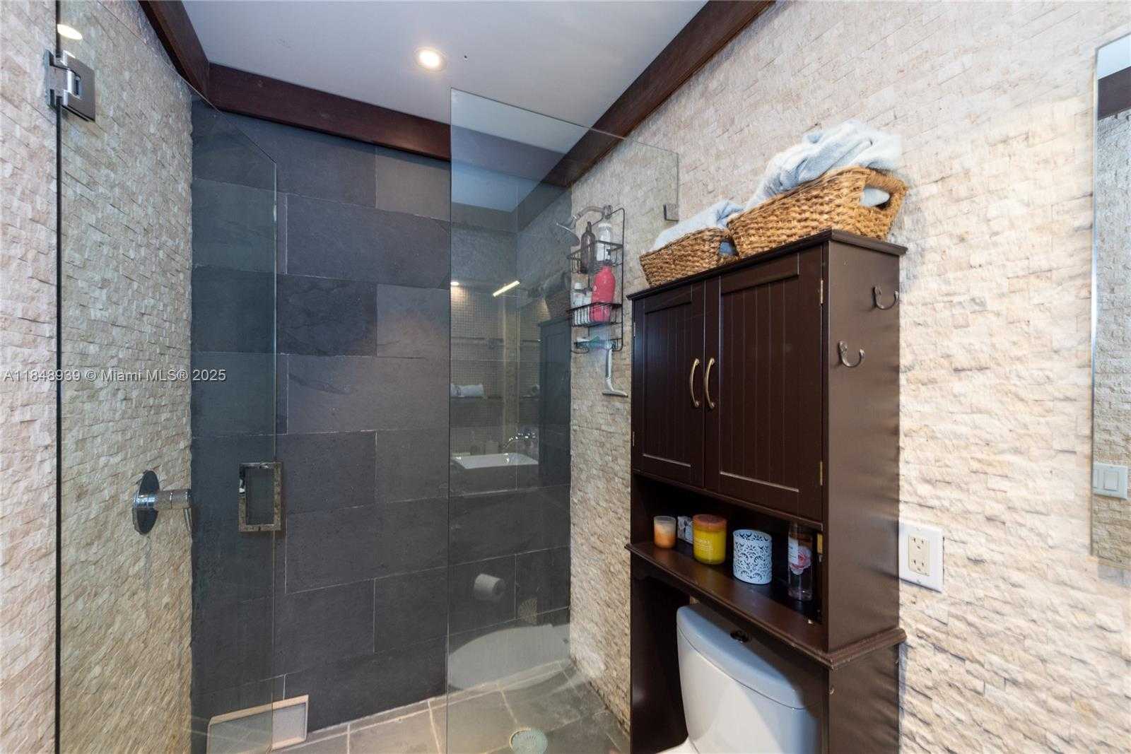 Small Image of 3621 VISCAYA CT, Coral Gables Number 16